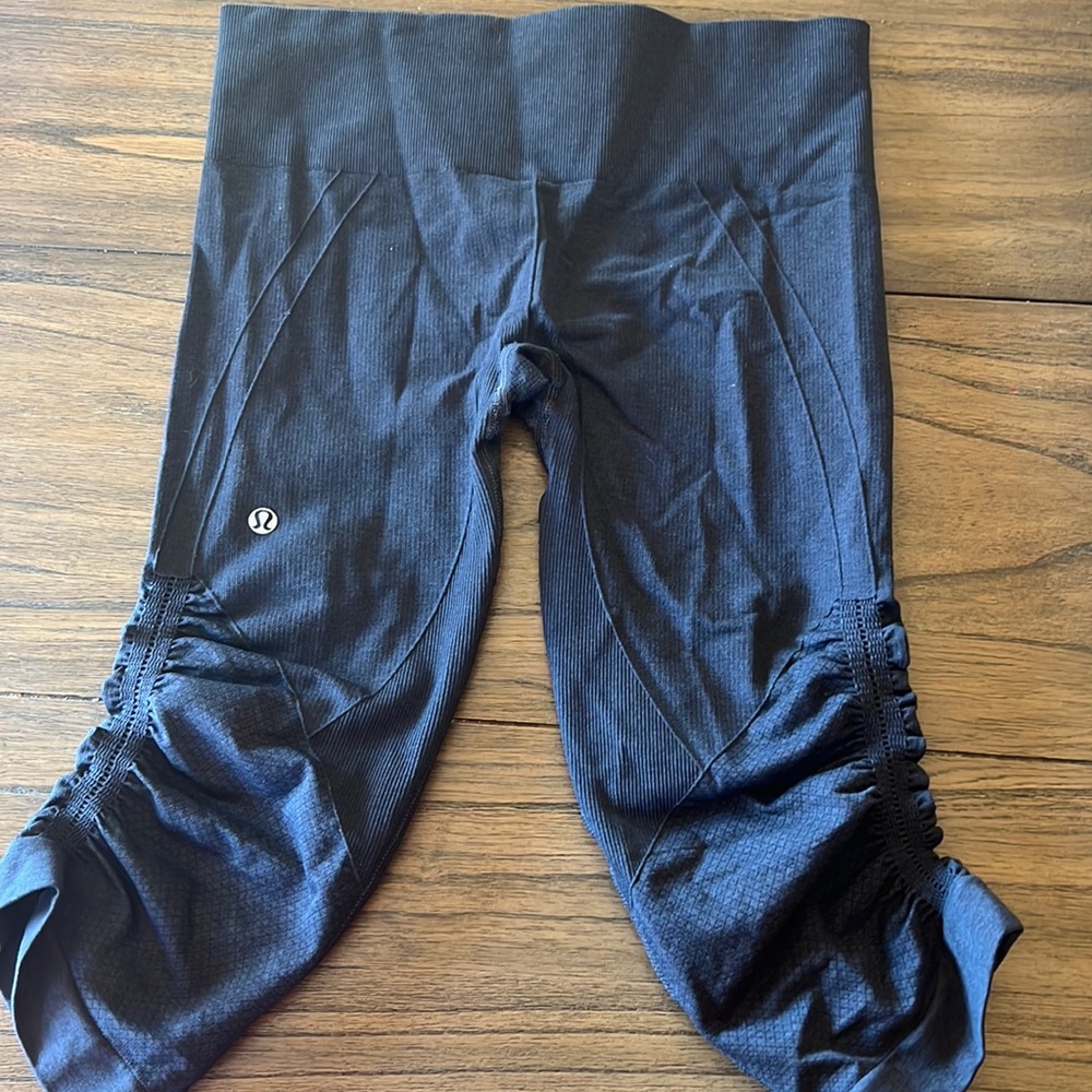 Lululemon crops Q5 size 6